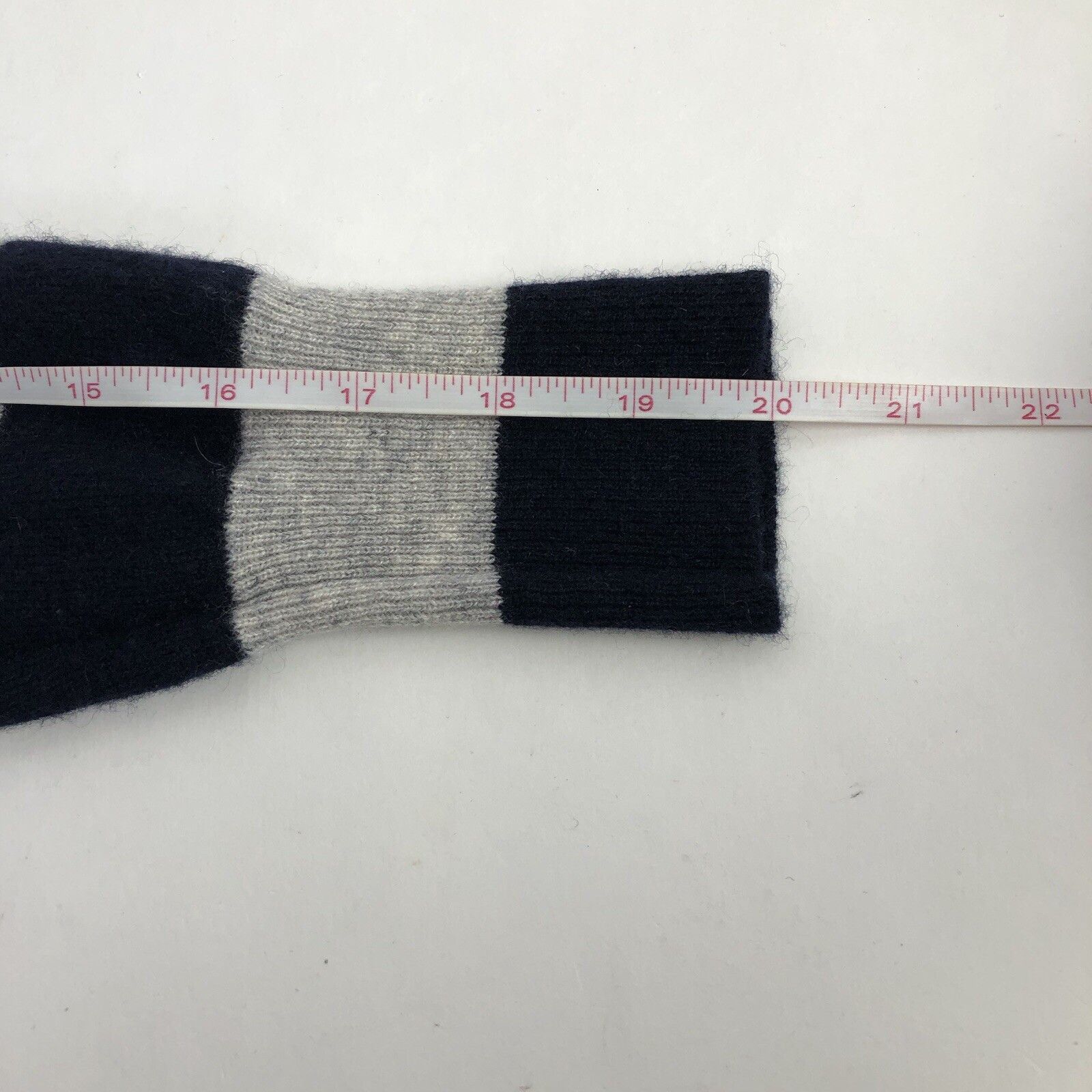 Vince VINCE Womens 100% Cashmere Sweater Sz L Black Gray Stripe Size L / US 10 / IT 46 - 11 Thumbnail