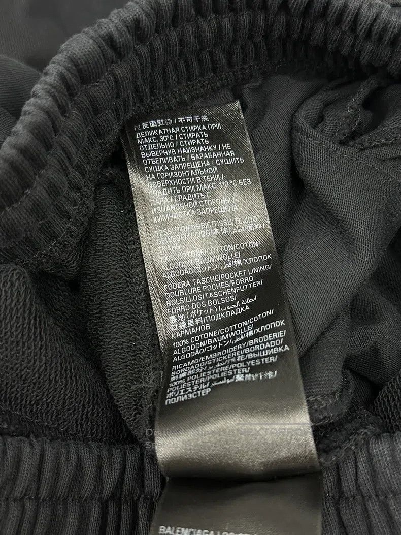 Balenciaga Balenciaga size M Black Manchester United series letter lo Size US 27 - 8 Thumbnail