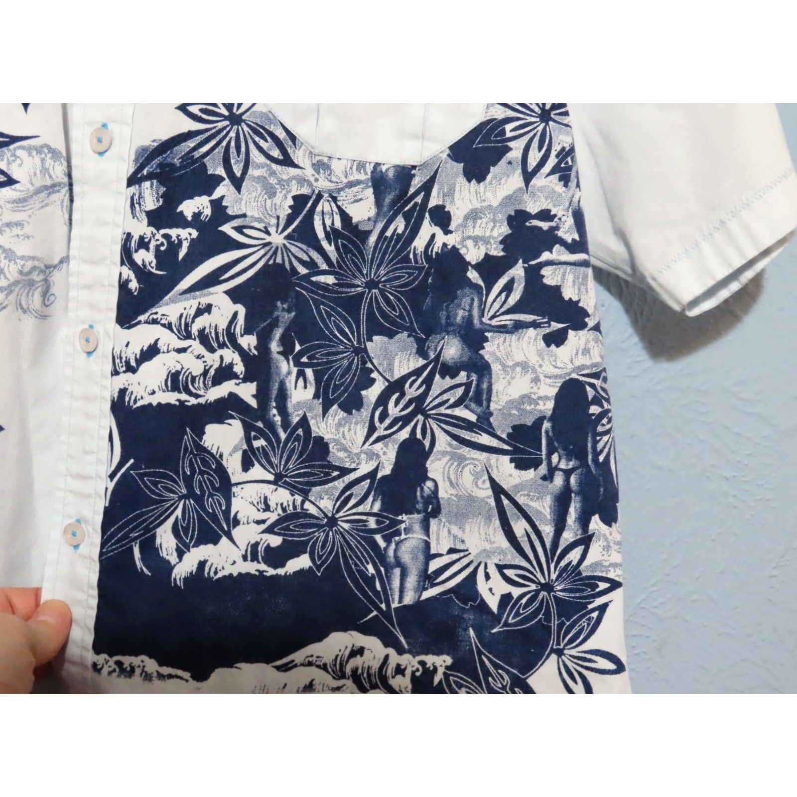 REEF Reef XL Blue Floral Button-Up Hawaiian Casual Shirt Boys? Size US XL / EU 56 / 4 - 4 Thumbnail
