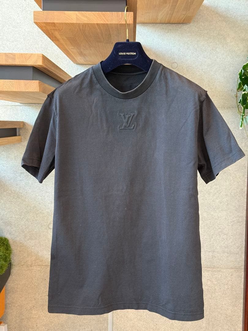 Louis Vuitton Louis Vuitton Embossed LV T-Shirt Size US M / EU 48-50 / 2 - 1 Thumbnail