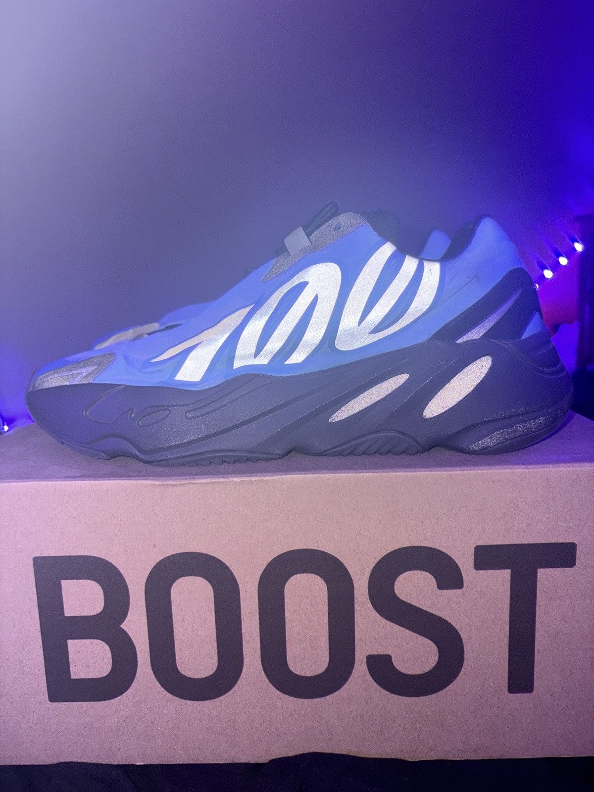 Adidas Yeezy Boost 700 MNVN Size 9 Size US 9 / EU 42 - 6 Thumbnail