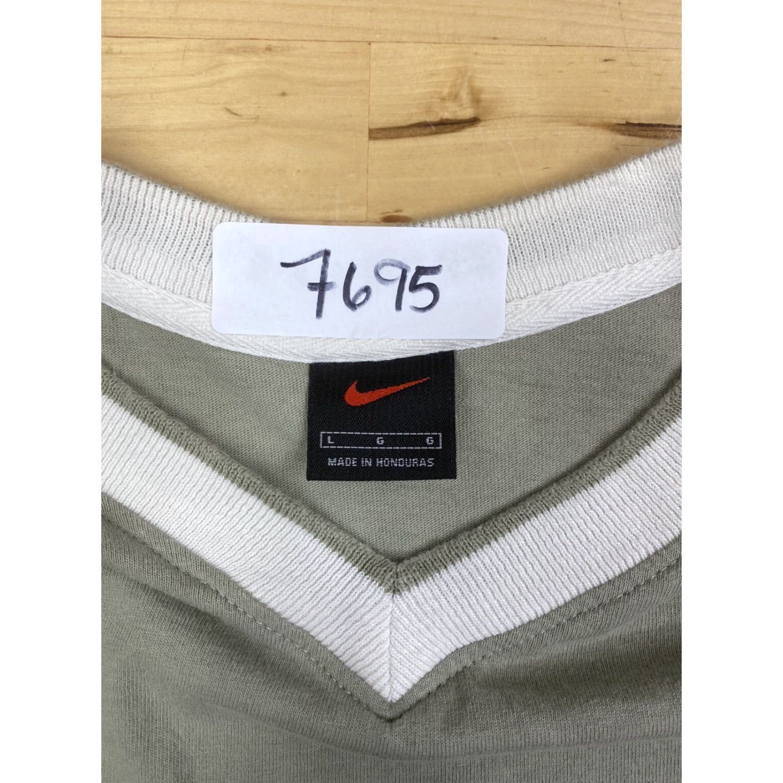 Nike VINTAGE Nike V Neck Shirt Mens L Tan Long Sleeve Casual Skate Surf 90s Beige T-Shirt Men L Nike Shirt Size US L / EU 52-54 / 3 - 3 Thumbnail