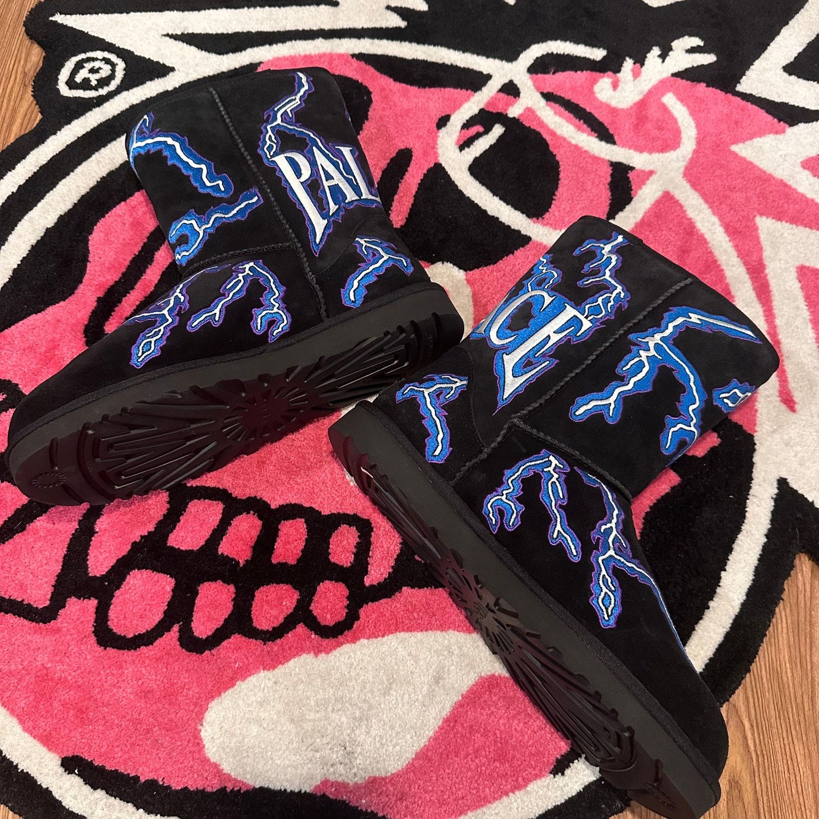 Palace UGG Classic Short Boot x Palace Lightning - Black - Size 10 Size US 10 / EU 43 - 5 Thumbnail
