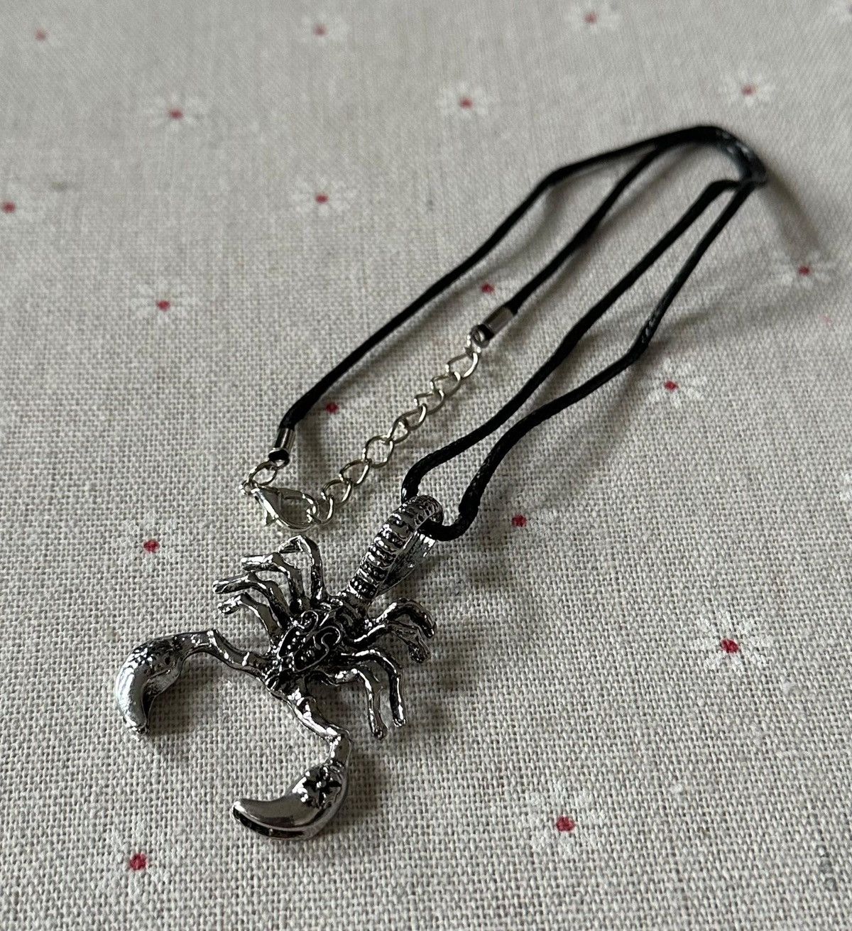 Japanese Brand scorpion necklace Size ONE SIZE - 1 Thumbnail