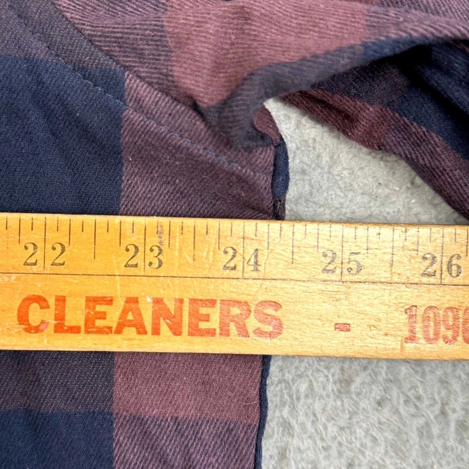 Vintage Tailor Vintage Luxe Performance Shirt Mens Large Burgundy Navy Buffalo Check Plaid Button-Up Long Sleeve Collared Fall Winter Spring Casual Workwear Size US L / EU 52-54 / 3 - 6 Thumbnail