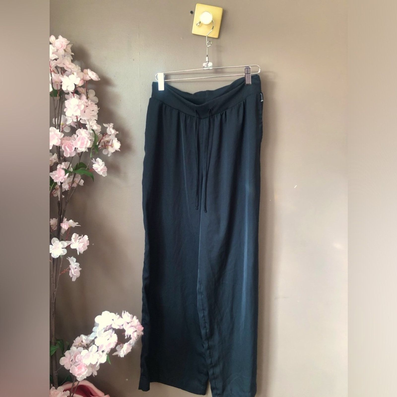 Sanctuary Silk wide leg Pants with elastic & drawstring waist. Size 26" / US 2 / IT 38 - 1 Thumbnail
