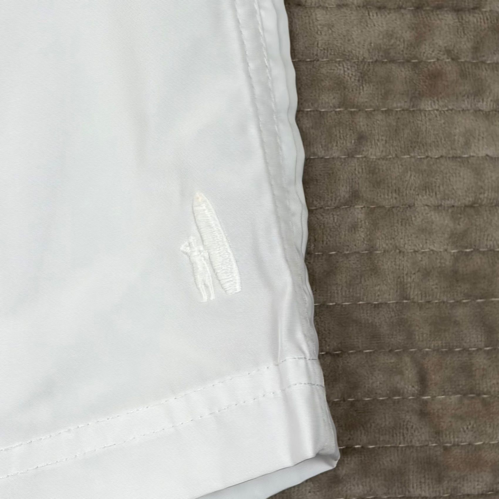 johnnie-O VINTAGE? No. Johnnie-O Mens XL White Performance Golf Swim Shorts Elastic Waist Board Shorts Shirt? Size US 35 - 7 Thumbnail