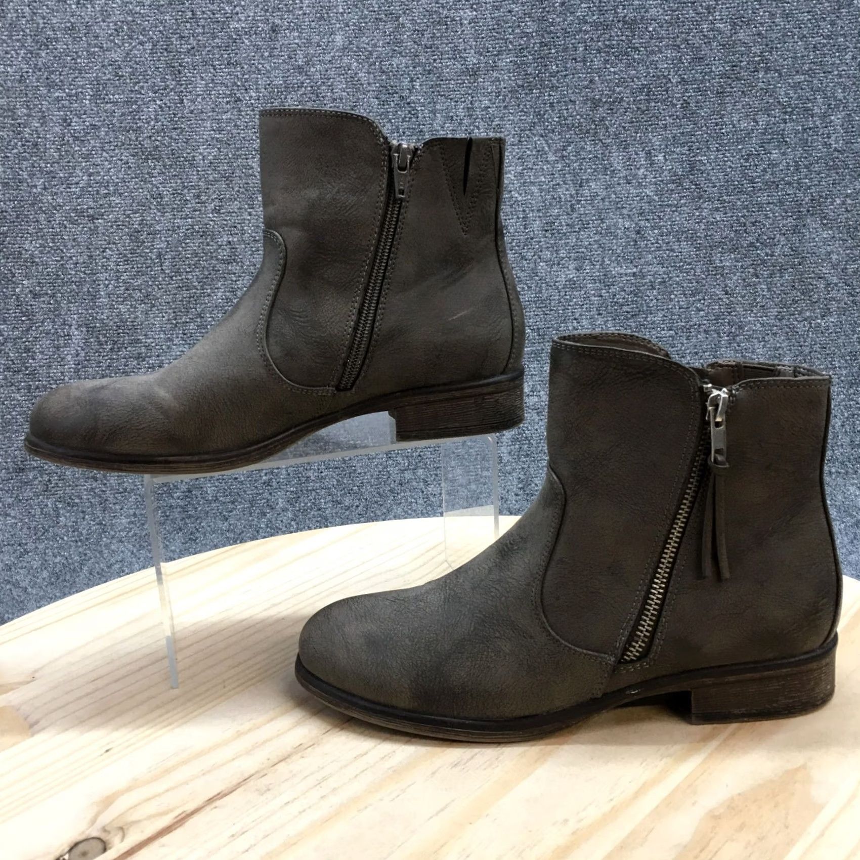 Vintage White Mountain Boots Womens 7.5M Barlow Ankle Booties Gray Faux Leather Side Zip Leather Ankle Bootie Womens Shoes Gray 80s? Size US 8 / IT 38 - 2 Thumbnail