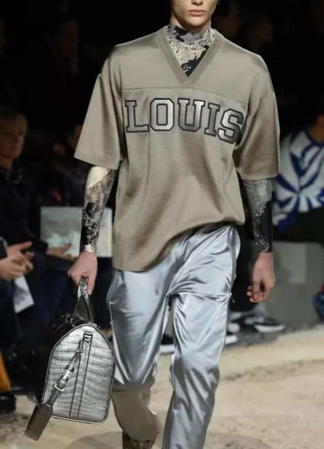 Louis Vuitton Louis Vuitton Gold Snakeskin Letter Ice Hockey Suit Short Size US XL / EU 56 / 4 - 4 Thumbnail