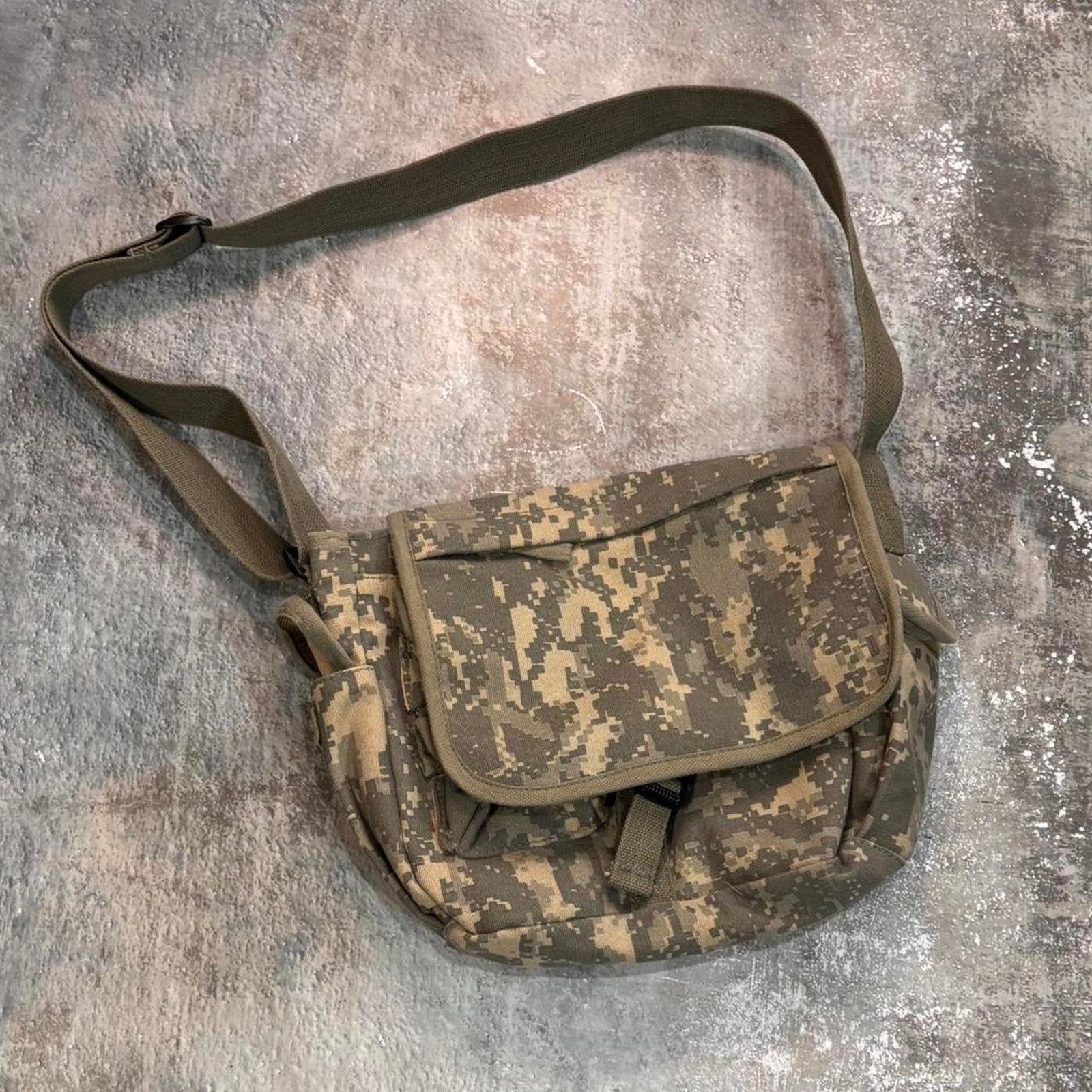 Vintage Vintage US Military Digital Camo Side Bag! Y2K Crossbody Size ONE SIZE - 1 Thumbnail