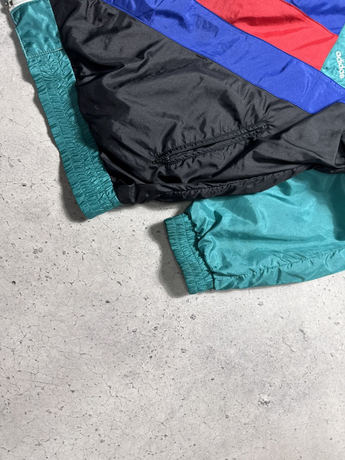 Adidas Adidas Vintage 90’s Nylon Light Full Zip Jacket Size L Size US L / EU 52-54 / 3 - 3 Thumbnail