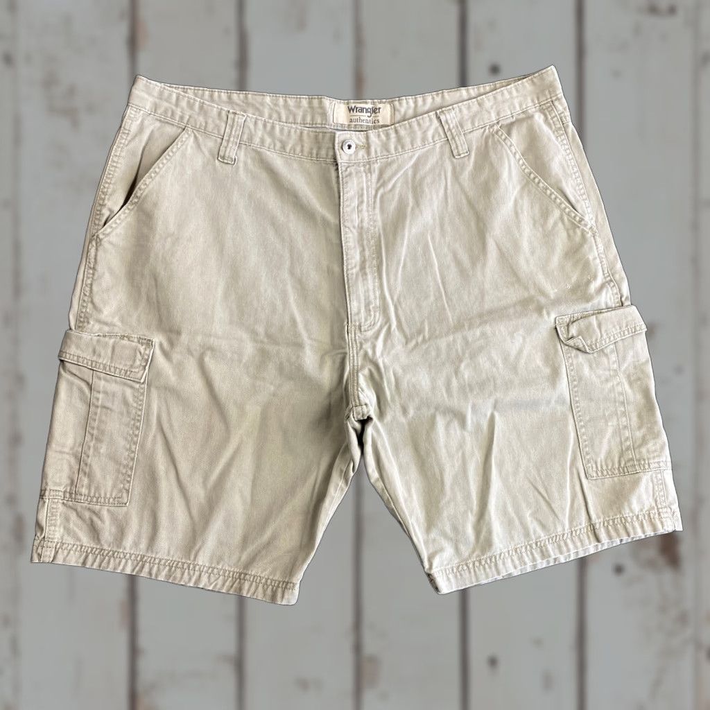 Wrangler VINTAGE Wrangler Authentics Cargo Shorts 42 Beige Khaki Outdoor Mens Cargo Pocket 10in Inseam Casual Workwear Cooler Size US 42 / EU 58 - 1 Thumbnail