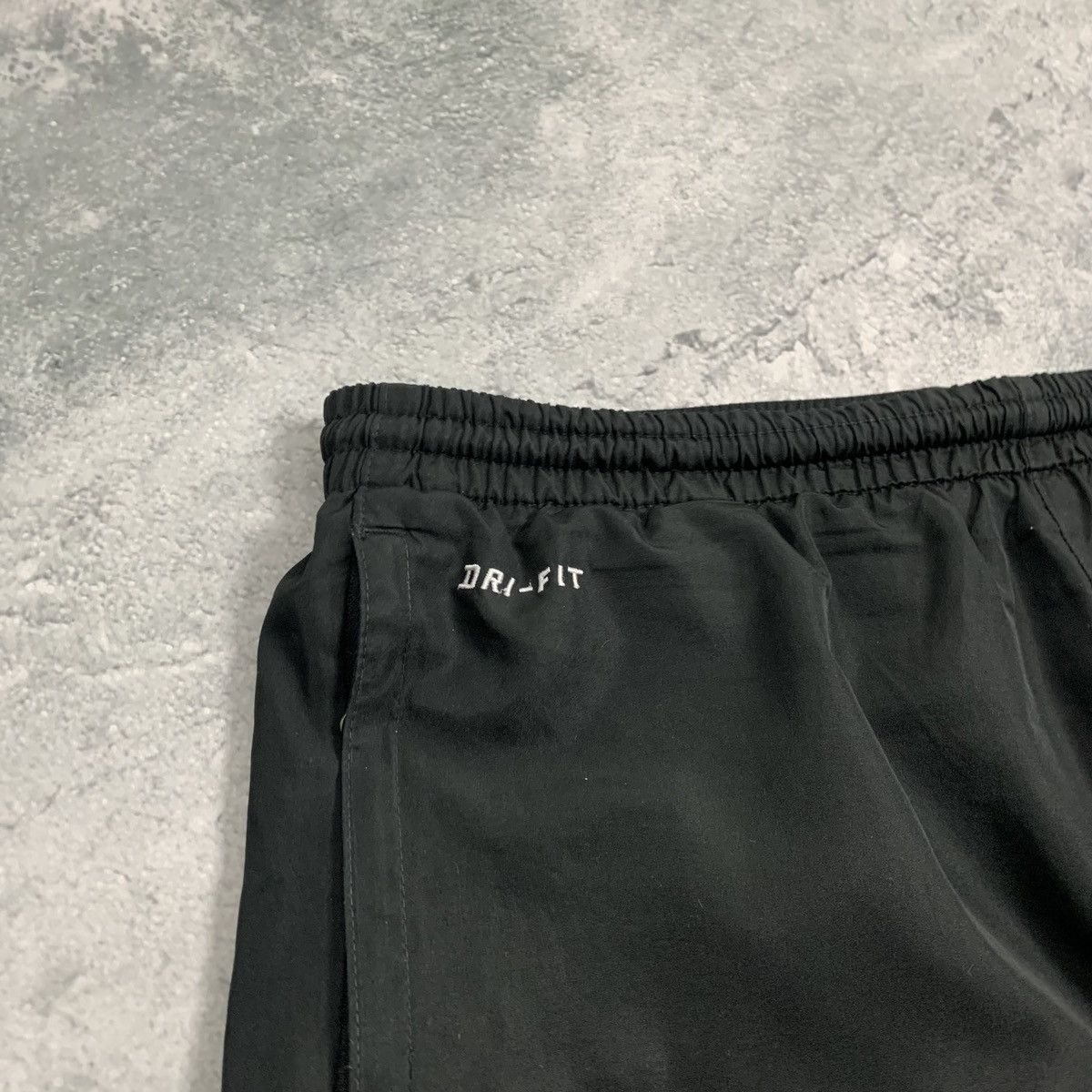 Nike Vintage Y2K Nike Nylon Sweatpants Black Joggers Swoosh Logo Size US 34 / EU 50 - 4 Thumbnail