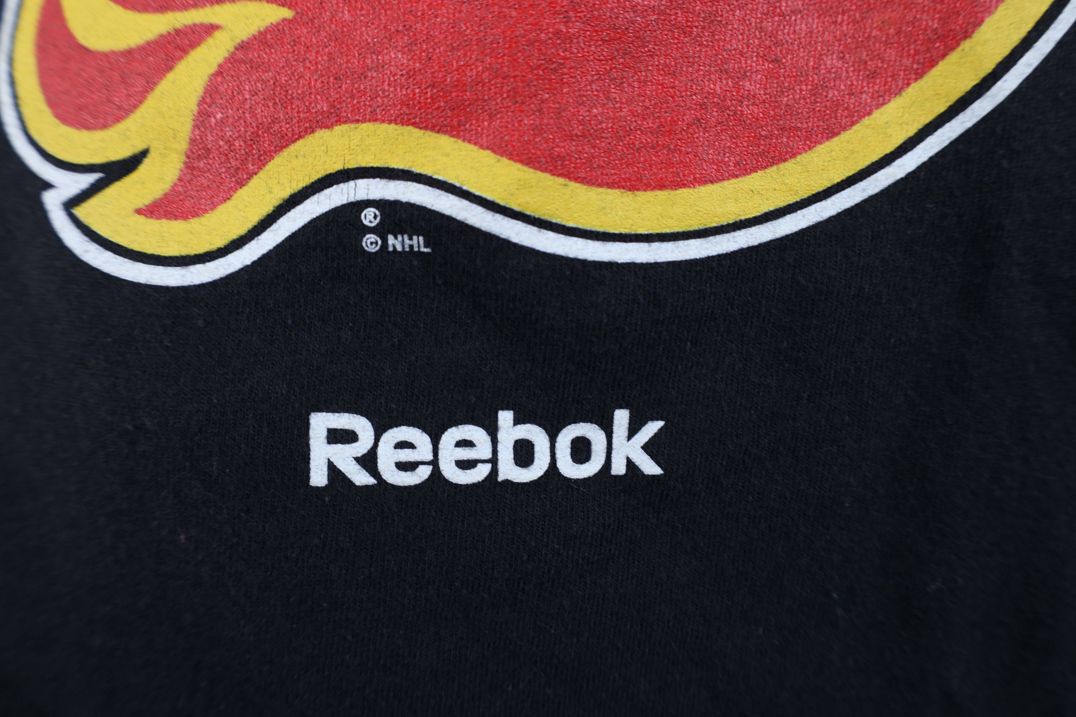 Reebok × Vintage Vintage Reebok Calgary Flames Hockey Short Sleeve T-Shirt Size US XXL / EU 58 / 5 - 5 Thumbnail