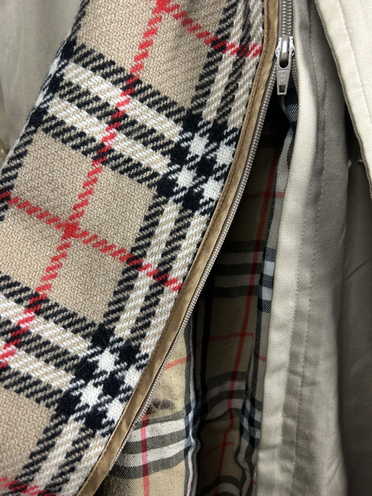 Burberry Burberrys trench coat beige wool lining vintage nova check Size US M / EU 48-50 / 2 - 4 Thumbnail