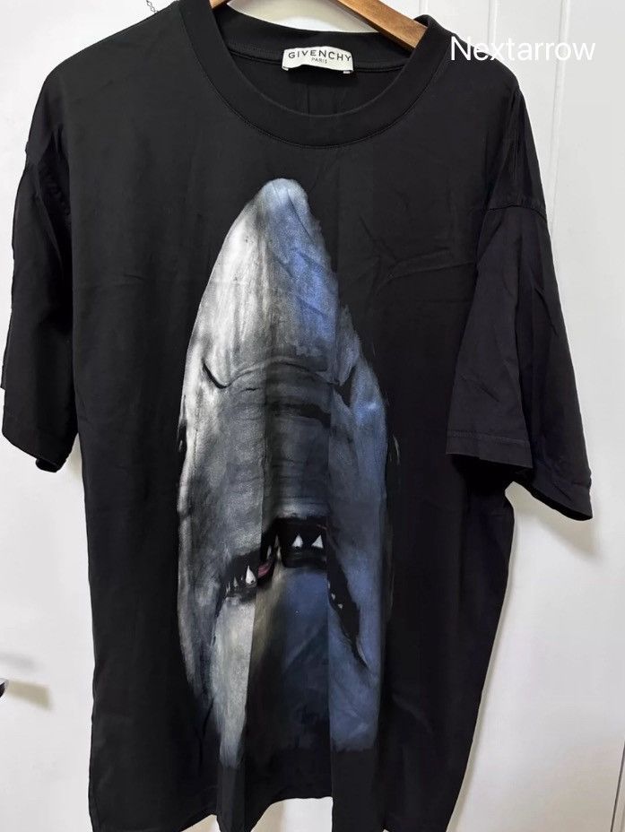 Givenchy Givenchy Shark Short Sleeve2412-Nextarrow Size US M / EU 48-50 / 2 - 1 Thumbnail