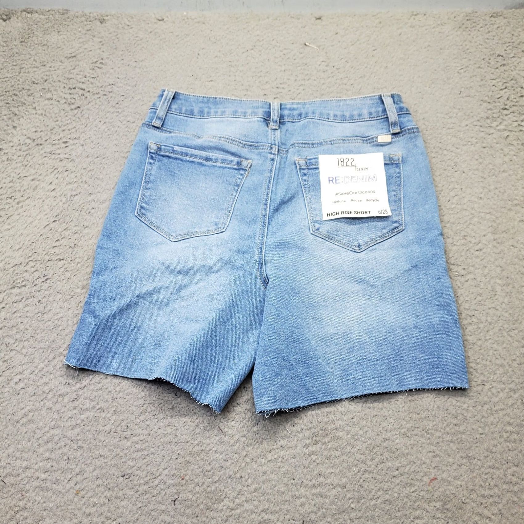 Vintage 1822 Denim Womens 6 Bermuda Shorts High Rise 5 Pocket Denim Blue Size 6 Pockets 6.75" Inseam Summer Style: Bermuda Women’s Size 6 Blue Size 28" / US 6 / IT 42 - 2 Thumbnail