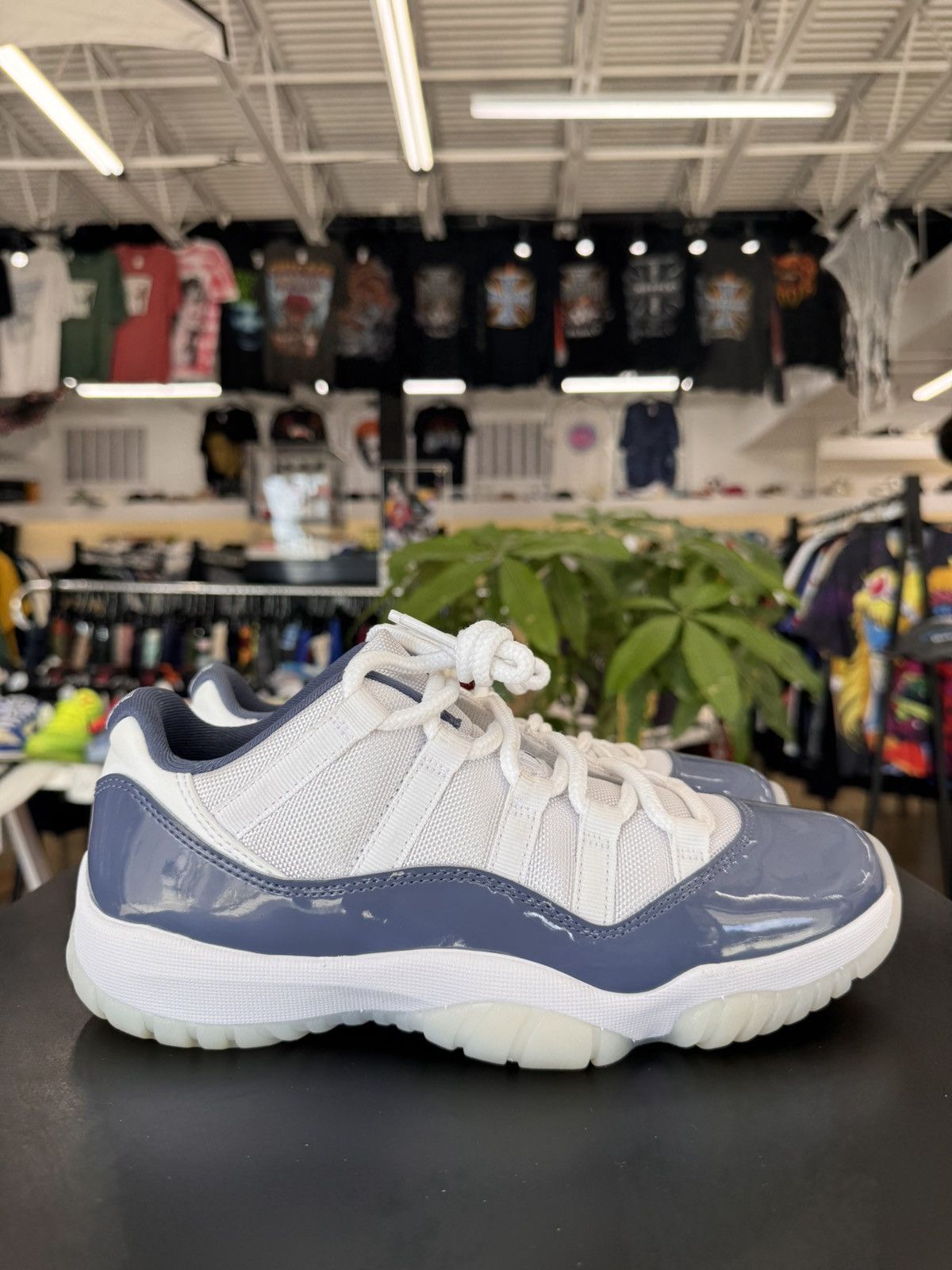 Jordan Brand Air Jordan 11 Low Diffused Blue Size 7 (2024) Size US 7 / EU 40 - 6 Thumbnail