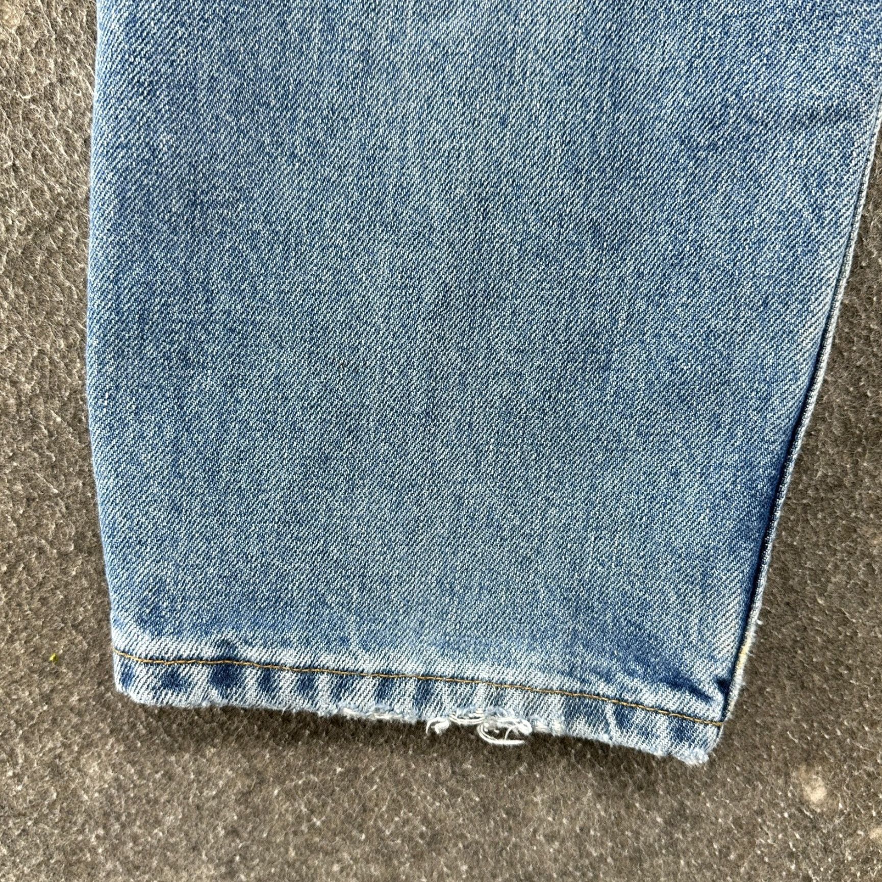Levi's VINTAGE Levi's 550 Jeans Mens 34x30 Blue Relaxed Straight Light Wash Cotton 90s USA Mens Size US 34 / EU 50 - 6 Thumbnail
