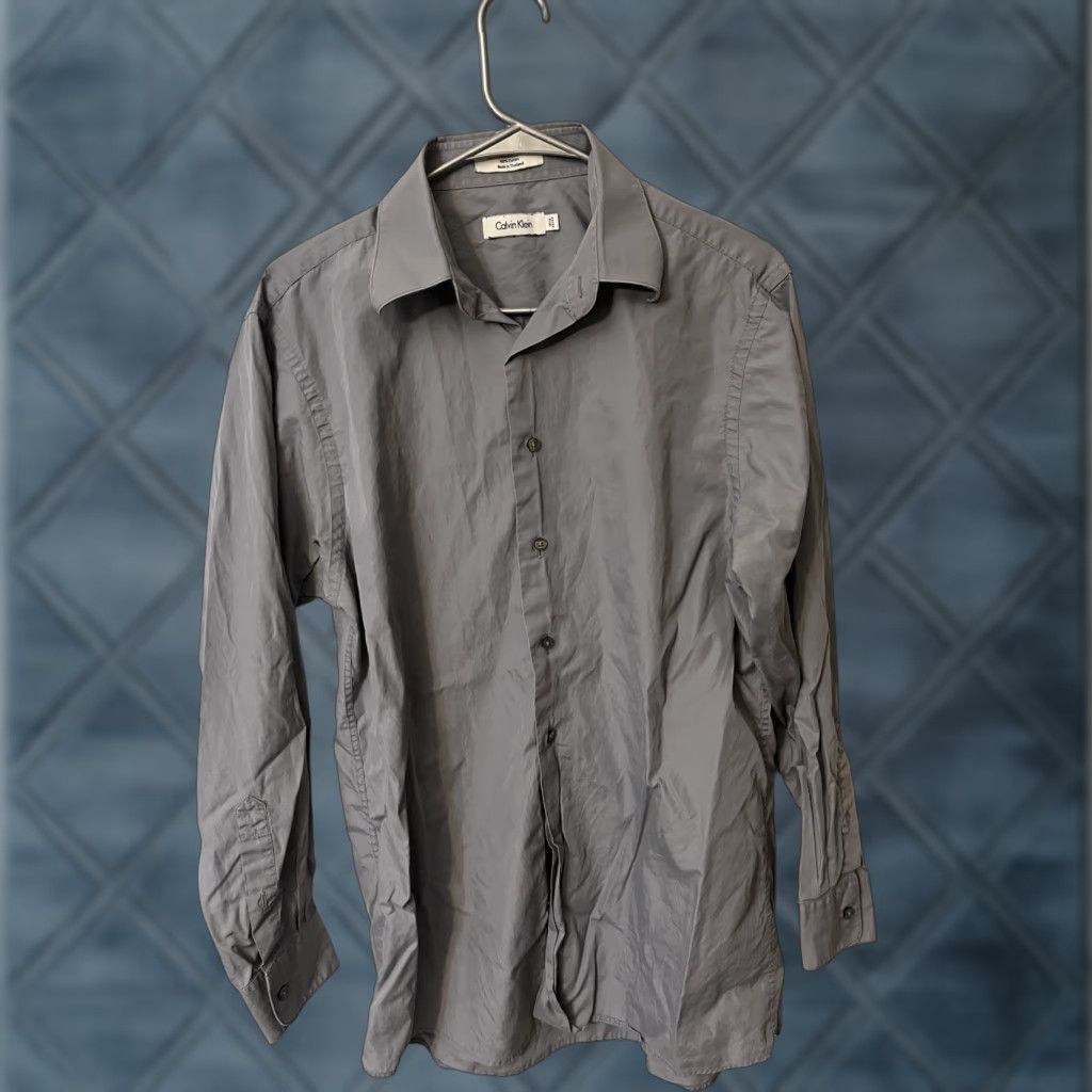 Calvin Klein Calvin Klein Shirt Men Dress Shirt Reg Fit 15.5 Gray Solid Button Back to Front? Size 40R - 1 Thumbnail