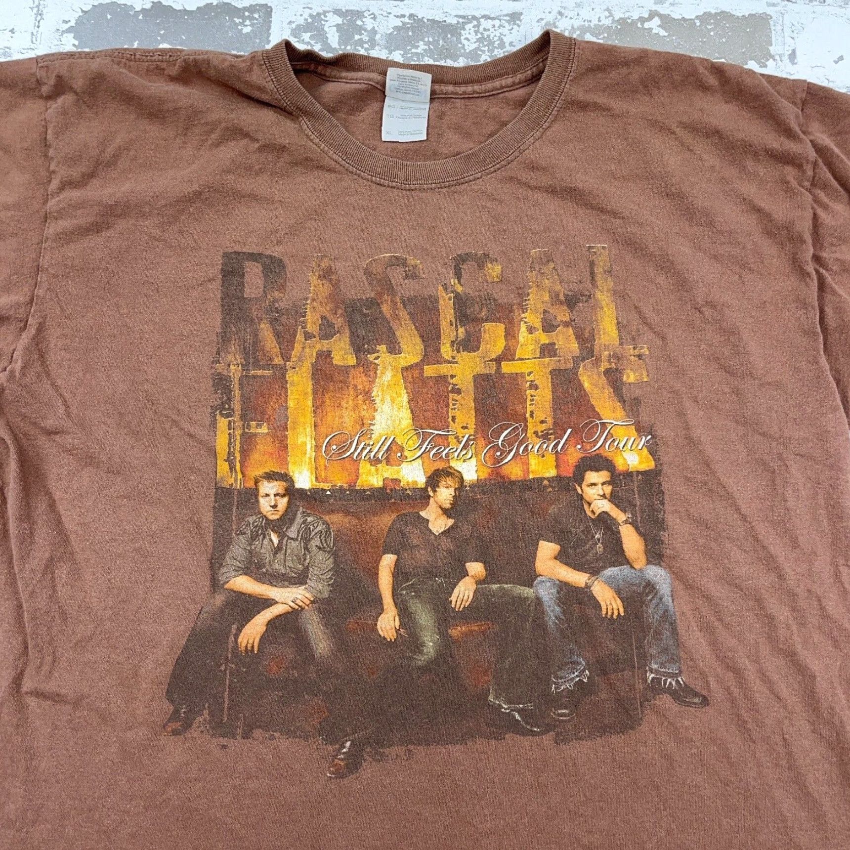Gildan VINTAGE Rascal Flatts Shirt Men XL Brown Tee Concert Country Music Y2K Adult Size US XL / EU 56 / 4 - 3 Thumbnail