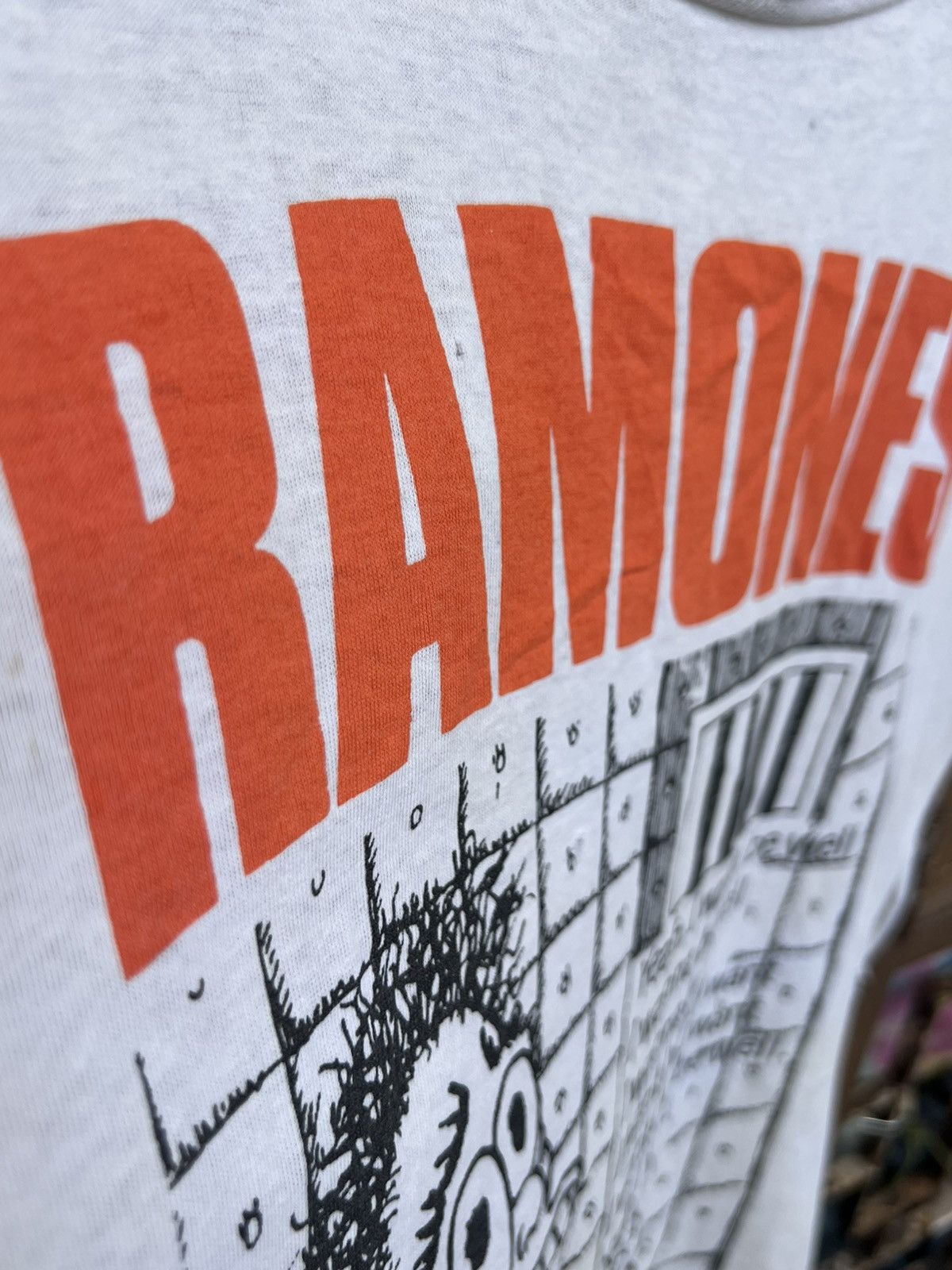 Vintage Vintage distressed Hanes ramones punk rock band tee Size US L / EU 52-54 / 3 - 9 Thumbnail