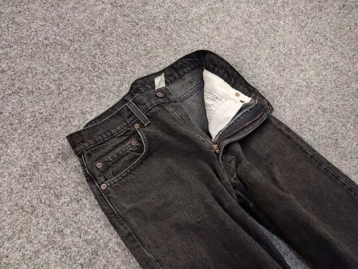 Levi's Vintage 90's levis 550 Black Denim mom Jeans Made in USA Size US 32 / EU 48 - 11 Thumbnail
