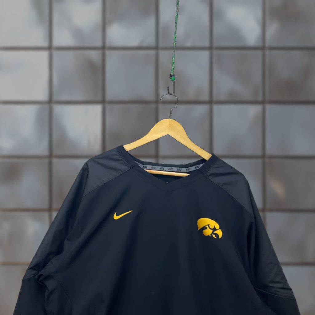 Nike VINTAGE Nike Windbreaker Jacket XL Men Black 90s Pullover Iowa - XL Nike Windbreaker Mens 90s Iowa Size US XL / EU 56 / 4 - 1 Thumbnail