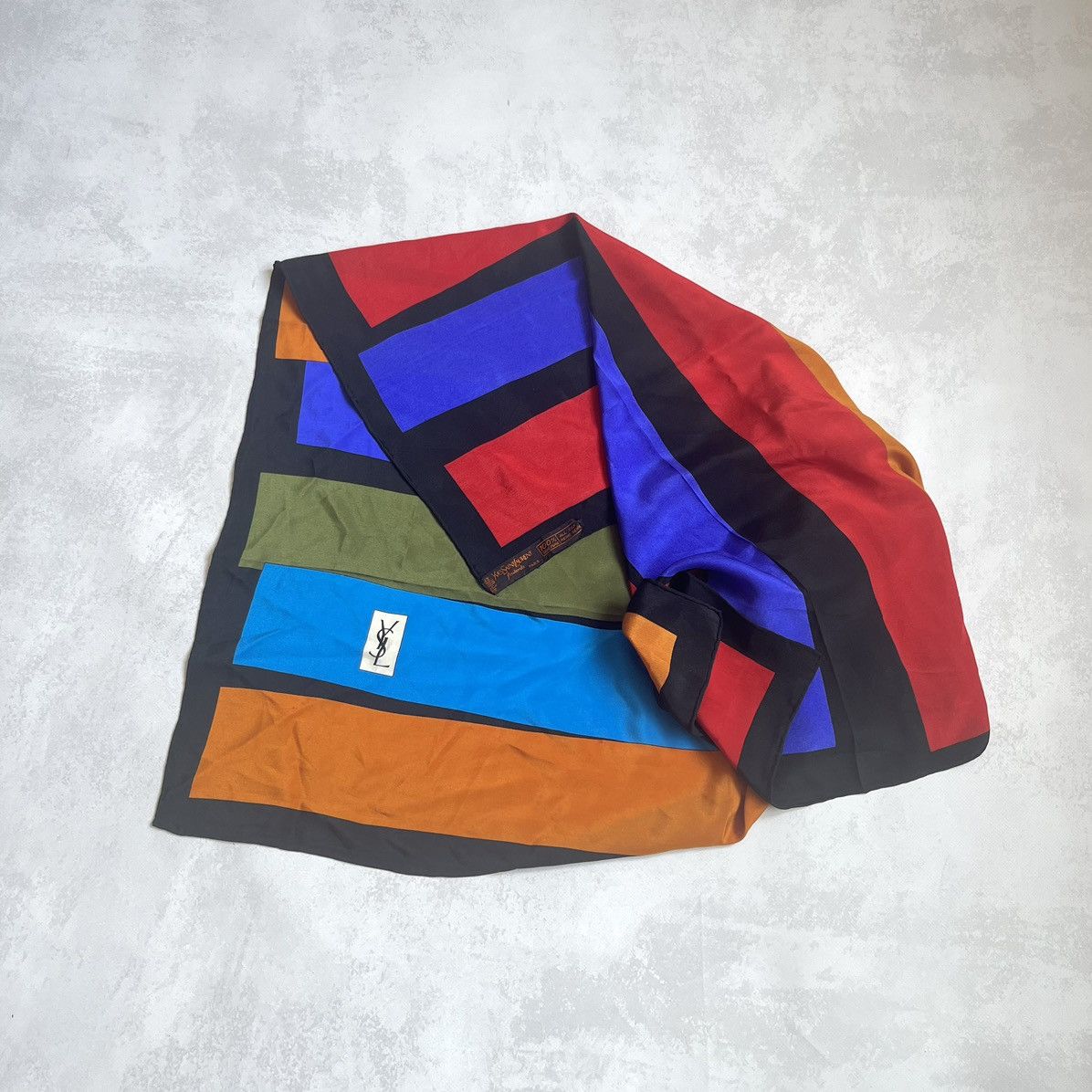 Other × Vintage × Yves Saint Laurent Yves Saint Laurent Foulards silk Scarf Babushka Size ONE SIZE - 1 Thumbnail