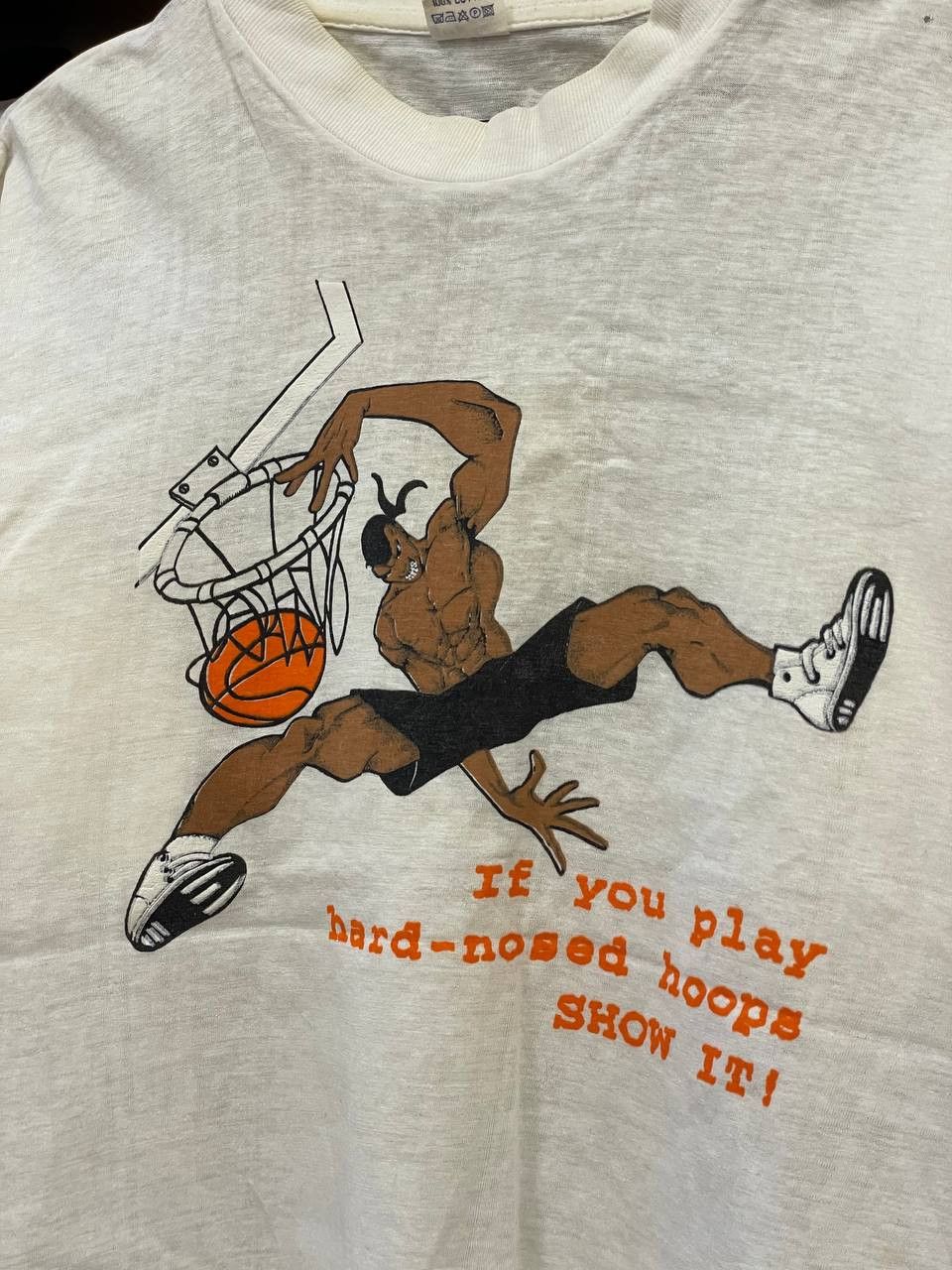NBA Basketaball vintage anima 80s Rare Custom Tshirt Size US XL / EU 56 / 4 - 3 Thumbnail