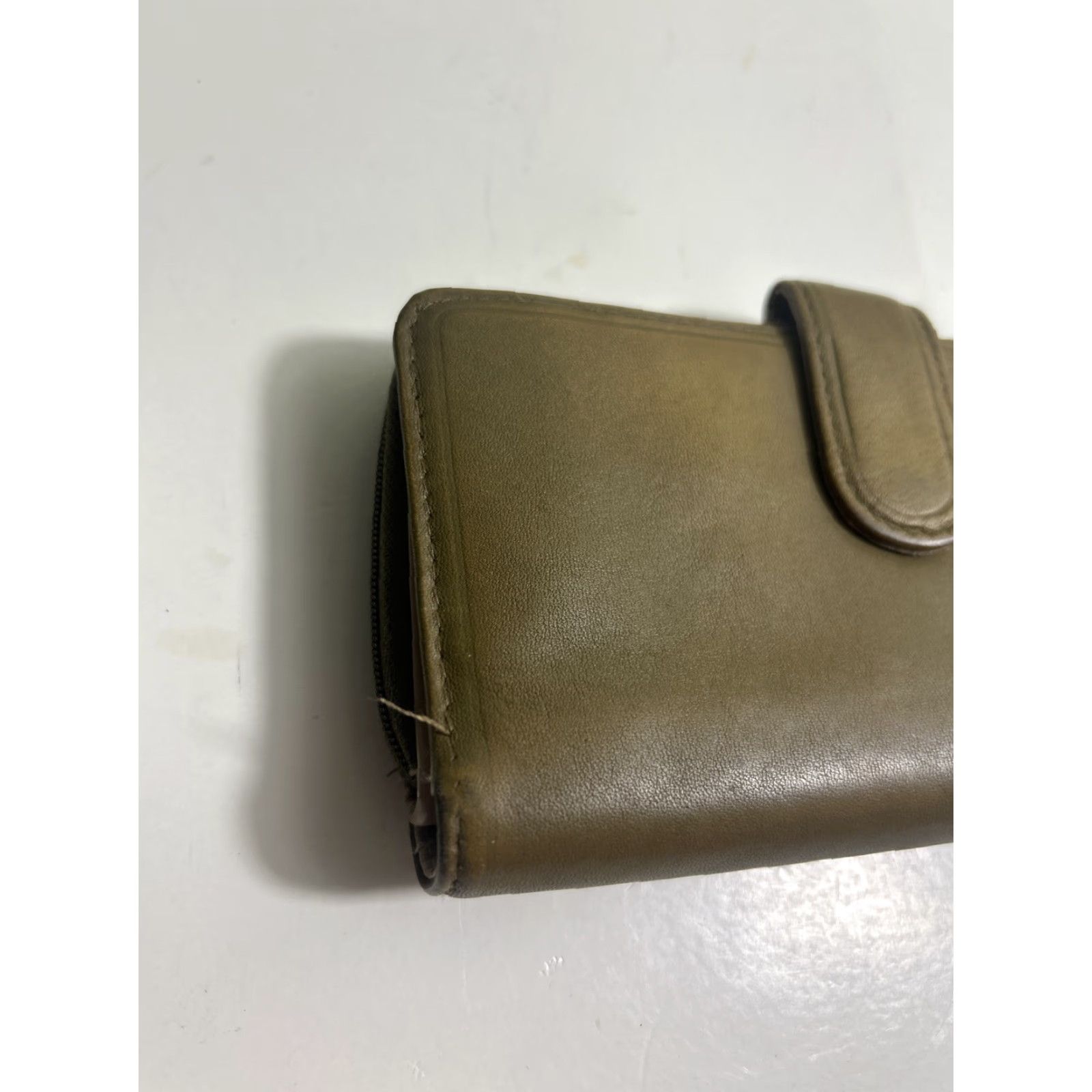 Vintage VINTAGE Buxton Bifold Wallet Leather Olive Green Men 7x3.5 Distressed Marks Coin Pocket Zipper Missing Size ONE SIZE - 2 Thumbnail
