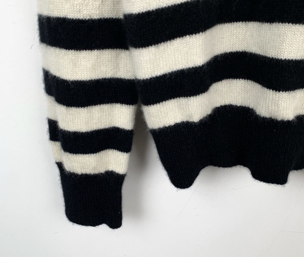Saint Laurent Paris Saint Laurent SLP black and white cashmere knitted sweater Size US M / EU 48-50 / 2 - 4 Thumbnail