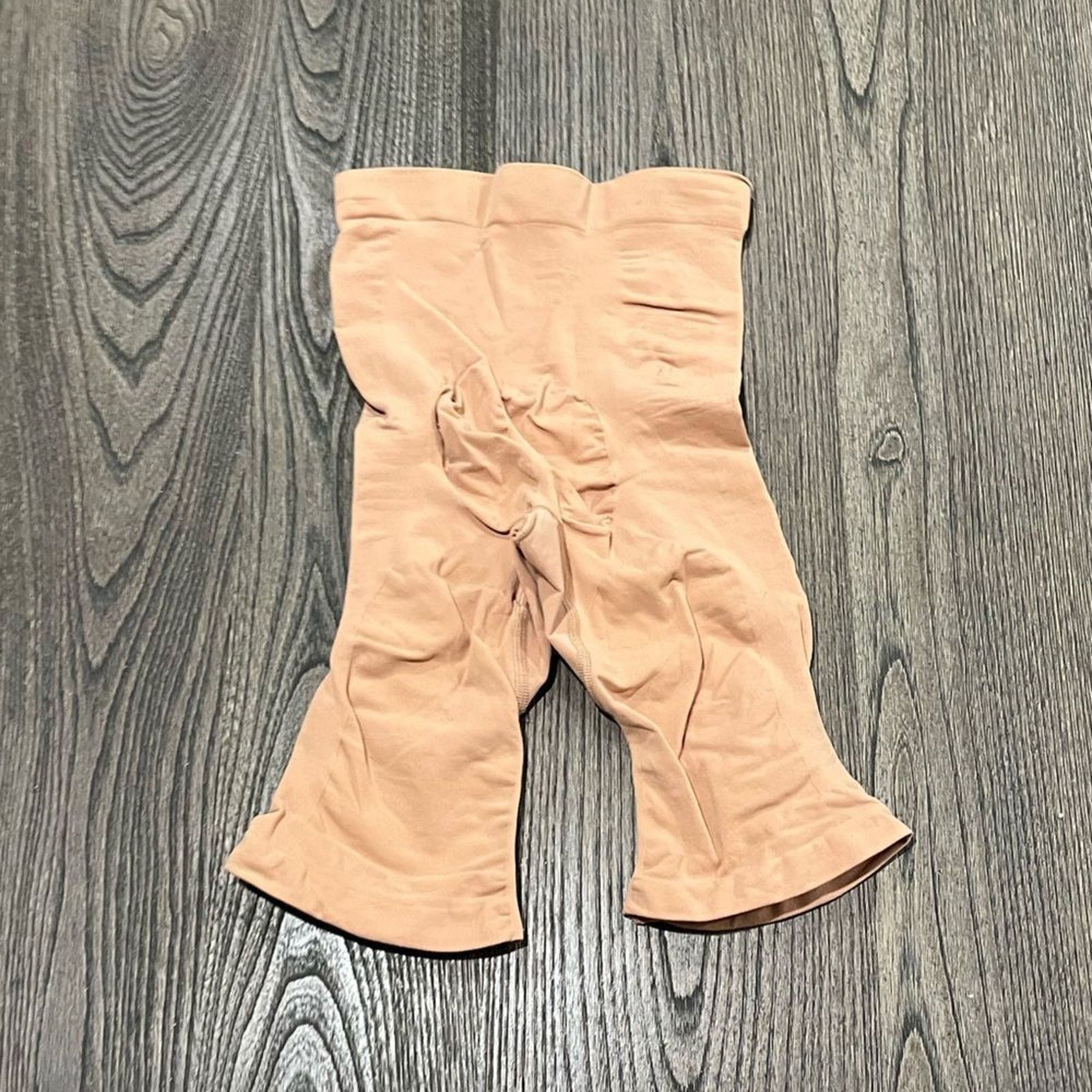 SKIMS NWOT SKIMS Sculpting Shorts Mid Thigh Open Gusset Size L/XL Size ONE SIZE - 3 Thumbnail