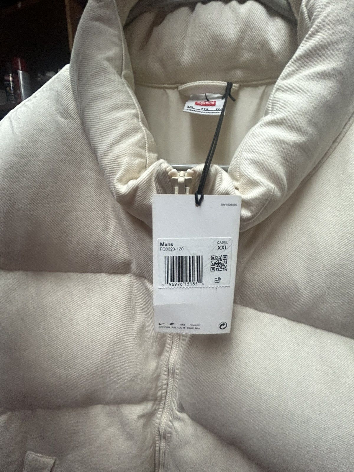 Nike × Supreme Supreme x Nike Denim Puffer Vest WHITE XXL Size US XXL / EU 58 / 5 - 5 Thumbnail