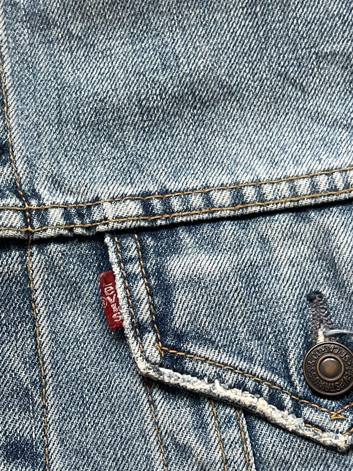 Levi's Vintage Clothing Vintage 1997 Levi's 70500 Japanese Distressed Denim Jacket Size US L / EU 52-54 / 3 - 4 Thumbnail