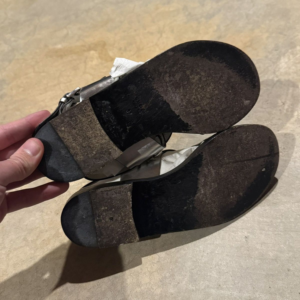 Gucci Gucci Silver Leather Horsebit Strappy Flat Sandals EU 37 Size US 7 / IT 37 - 10 Thumbnail