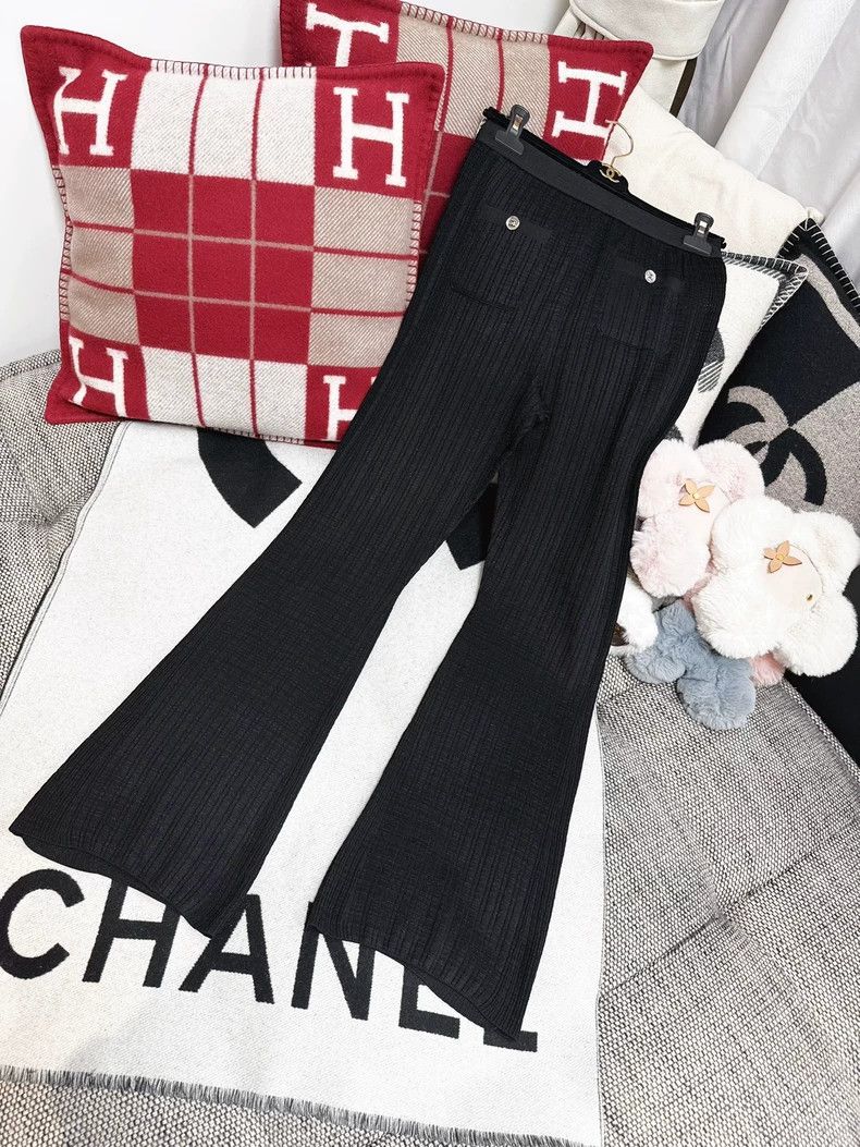 Chanel Chanel 23A black gold buckle textured pattern flared trous Size 42" / US 20 - 2 Thumbnail
