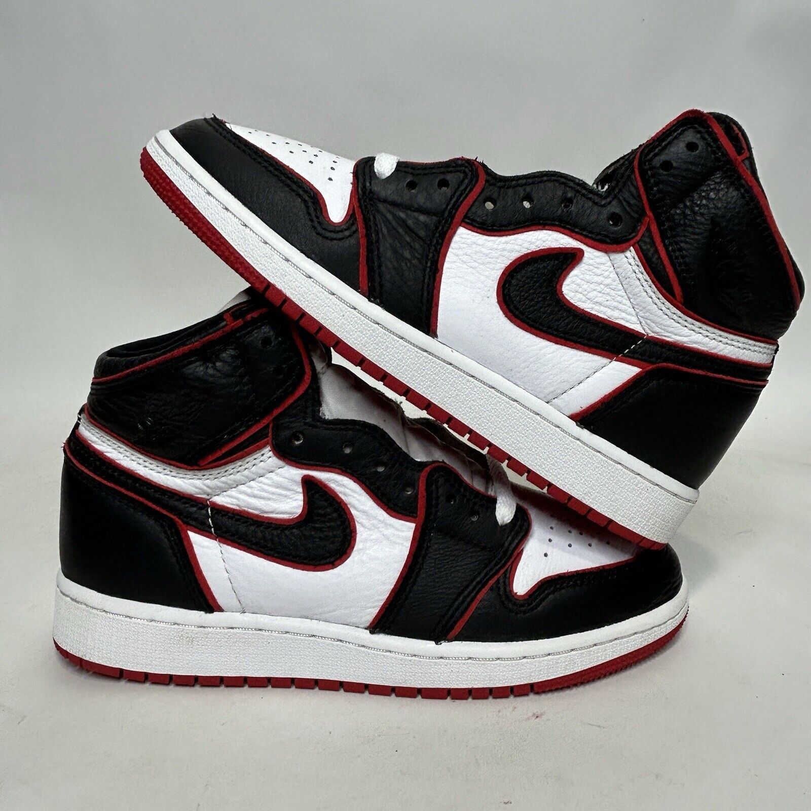 Nike Nike Shoes Air Jordan 1 Retro High OG BG “Bloodline” 2024 Size US 6.5 / IT 36.5 - 1 Thumbnail
