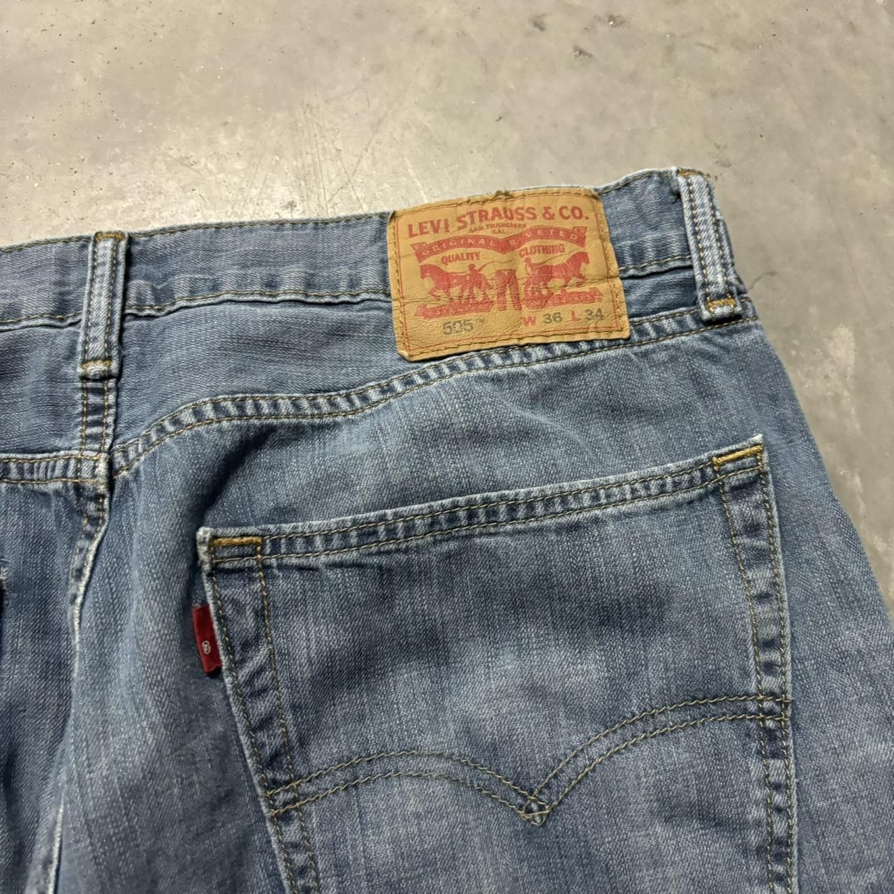 Levi's × Vintage Crazy Vintage Y2K/2000s Grunge Levi’s Medium Wash Essential Denim Jeans! Size US 34 / EU 50 - 7 Thumbnail