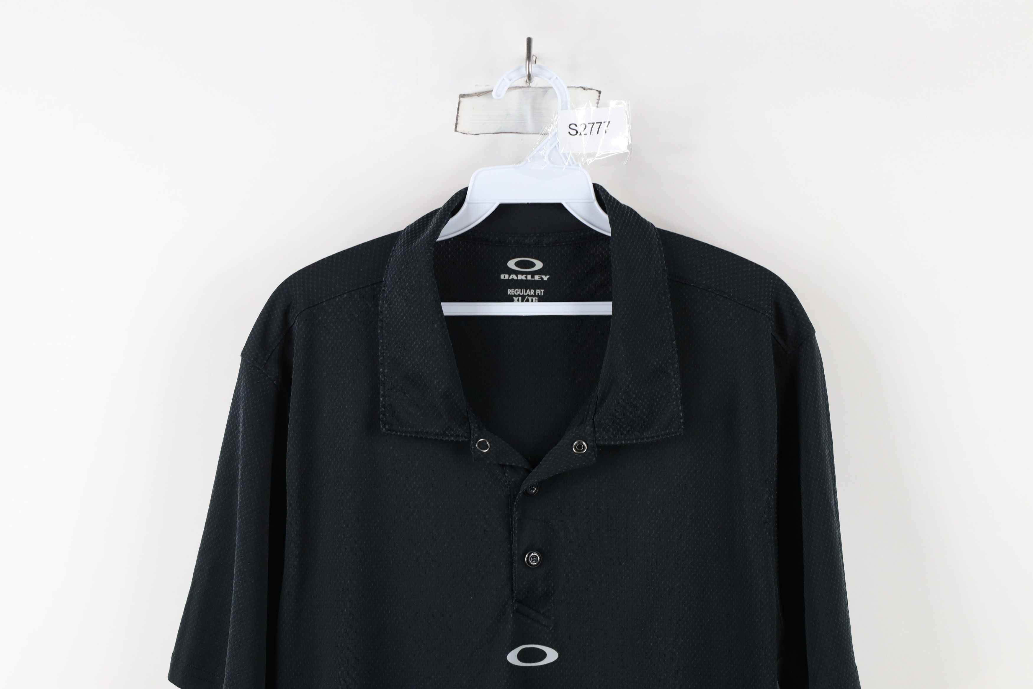 Oakley Vintage Oakley Geometric Vented Collared Polo Shirt Black Size US XL / EU 56 / 4 - 2 Thumbnail