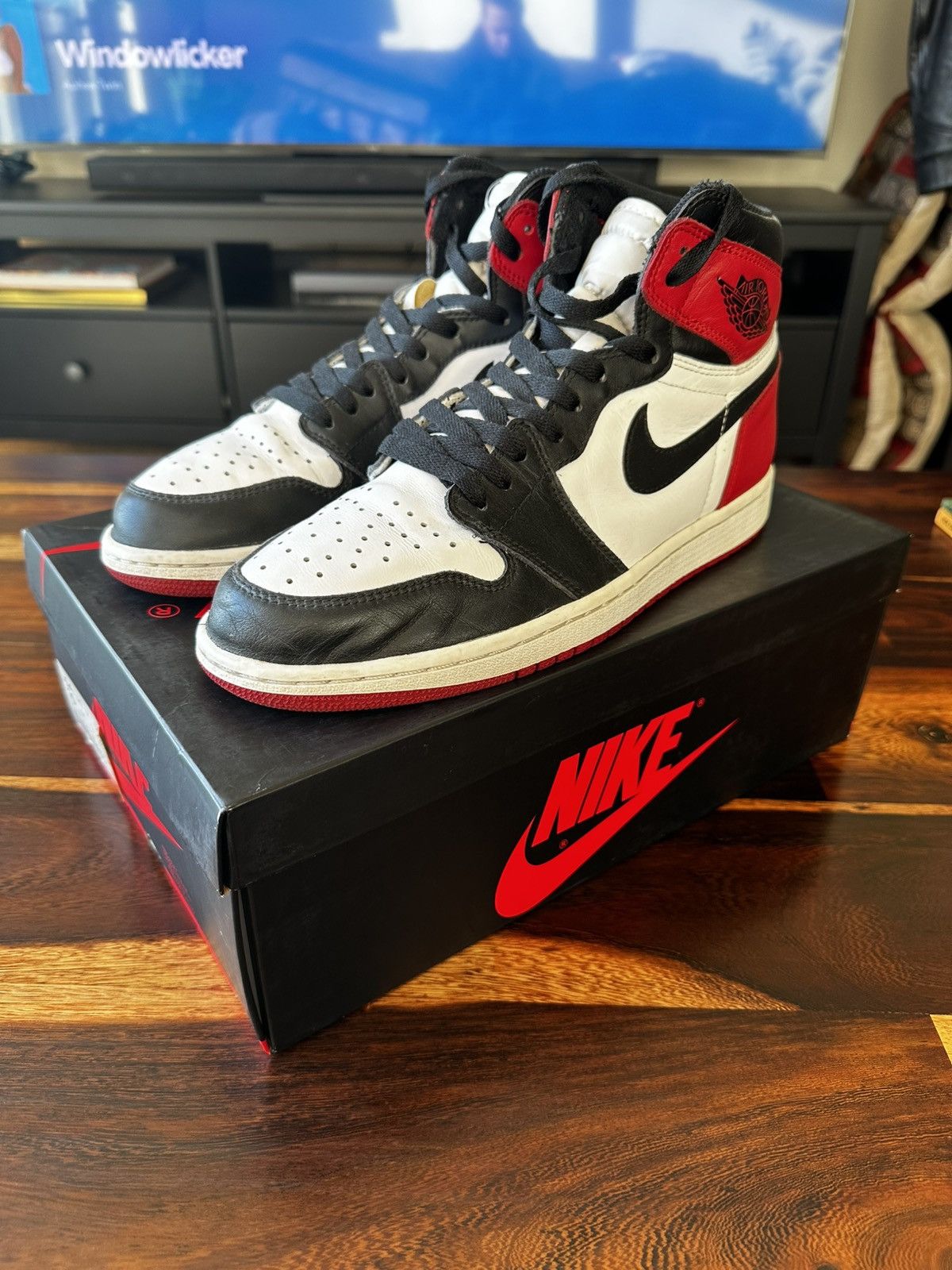 Jordan Brand Jordan 1 Black Toe 2016 Size US 10 / EU 43 - 2 Thumbnail