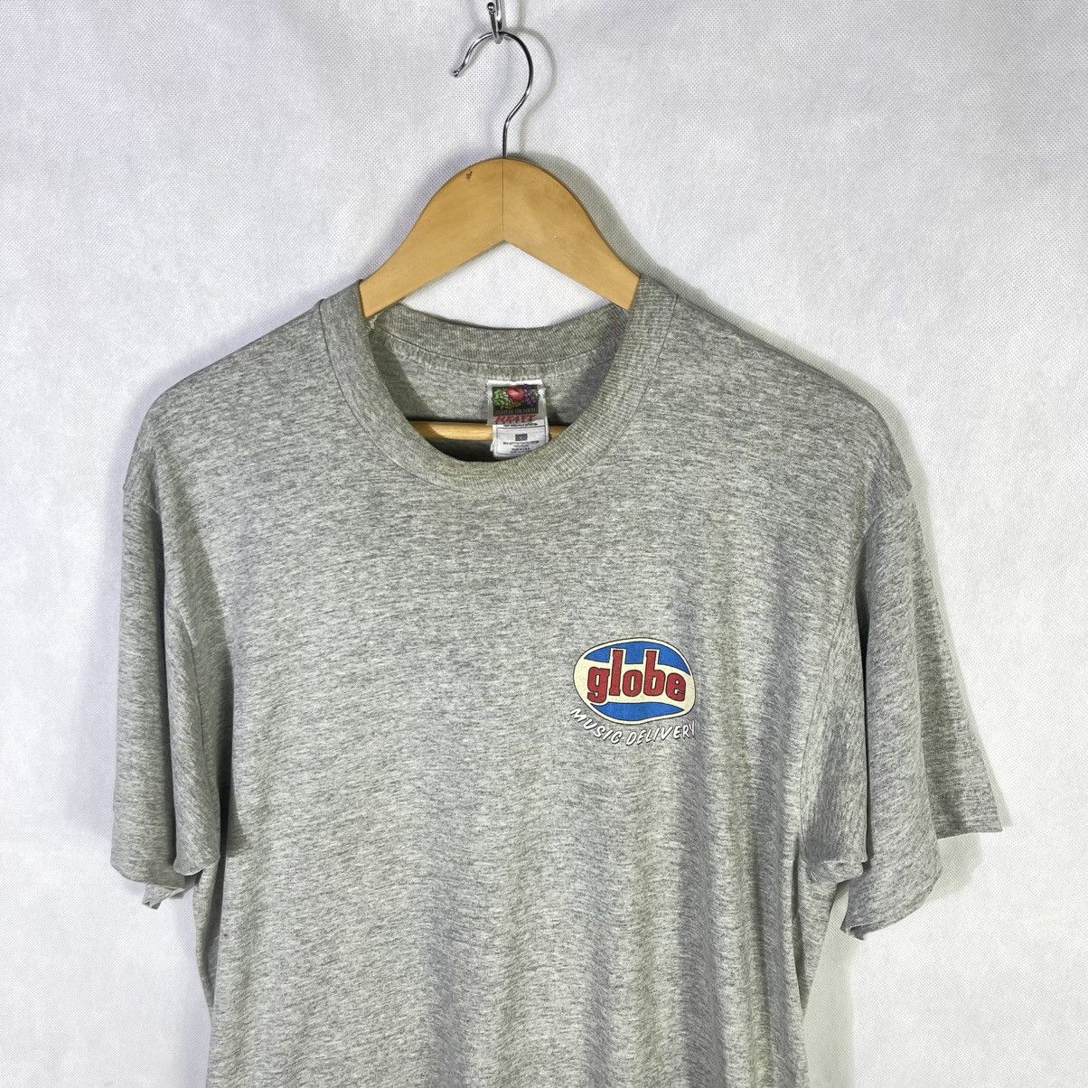 Globe × Vintage Rare! Vintage 90s Globe Music Delivery Tshirt Size US L / EU 52-54 / 3 - 3 Thumbnail