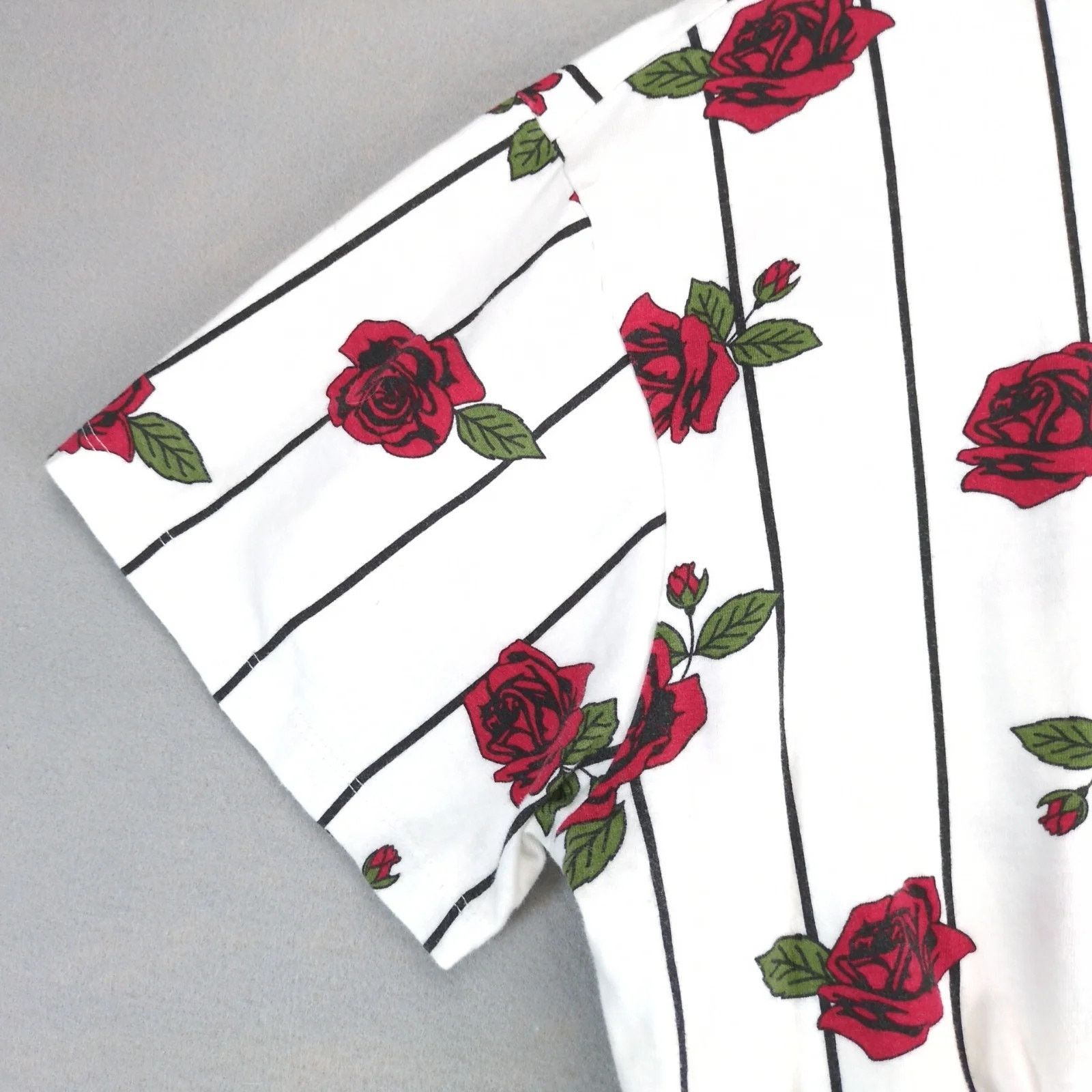 Knickerbocker Mfg Co Knickerbocker Striped Red Roses T-Shirt Women's L Short Slv Size L / US 10 / IT 46 - 9 Thumbnail