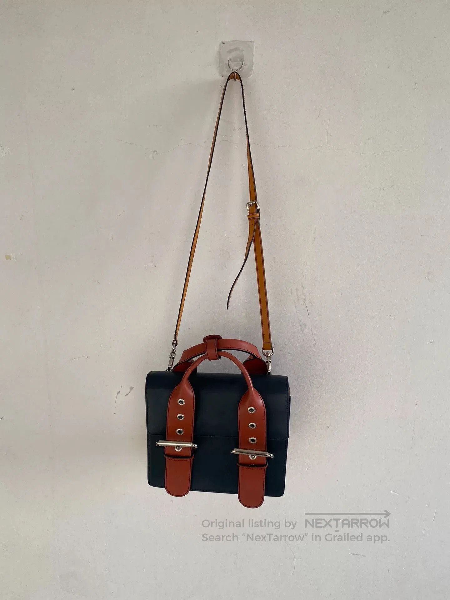 Vivienne Westwood Vivienne Westwood Saturn Buckle Hand Crossbody Bag. Size ONE SIZE - 1 Thumbnail