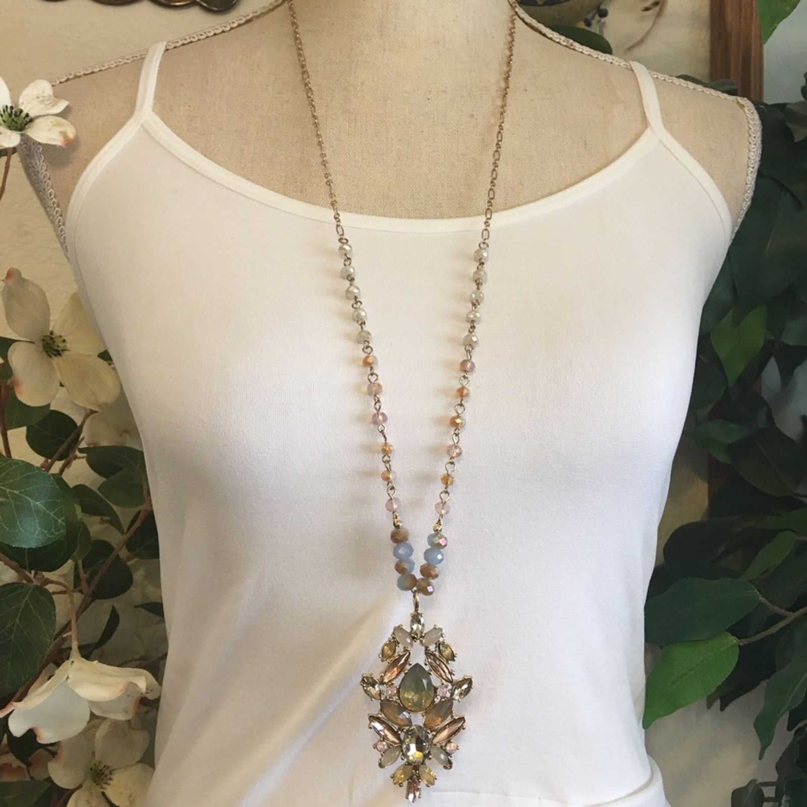 Express Express glass stone covered amulet necklace Size ONE SIZE - 1 Thumbnail