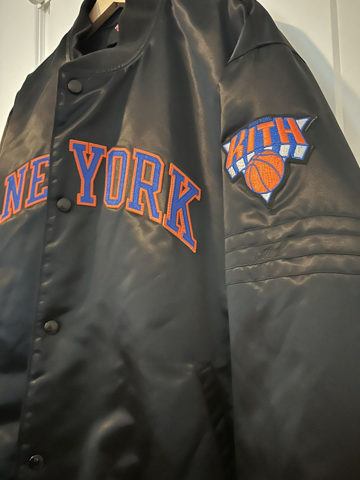 Kith Kith New York Knicks Satin Bomber Jacket - Super Rare Size US L / EU 52-54 / 3 - 3 Thumbnail