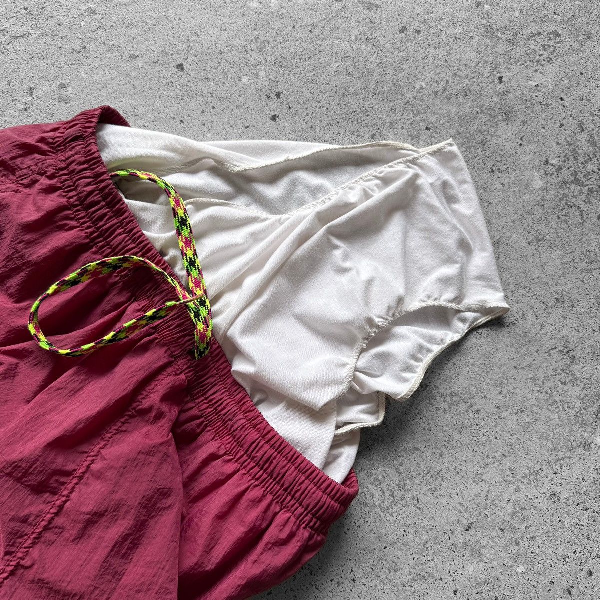 Nike Nike Mens Vintage 80s Pink Crinkle Nylon Sport Shorts Size US 33 - 5 Thumbnail