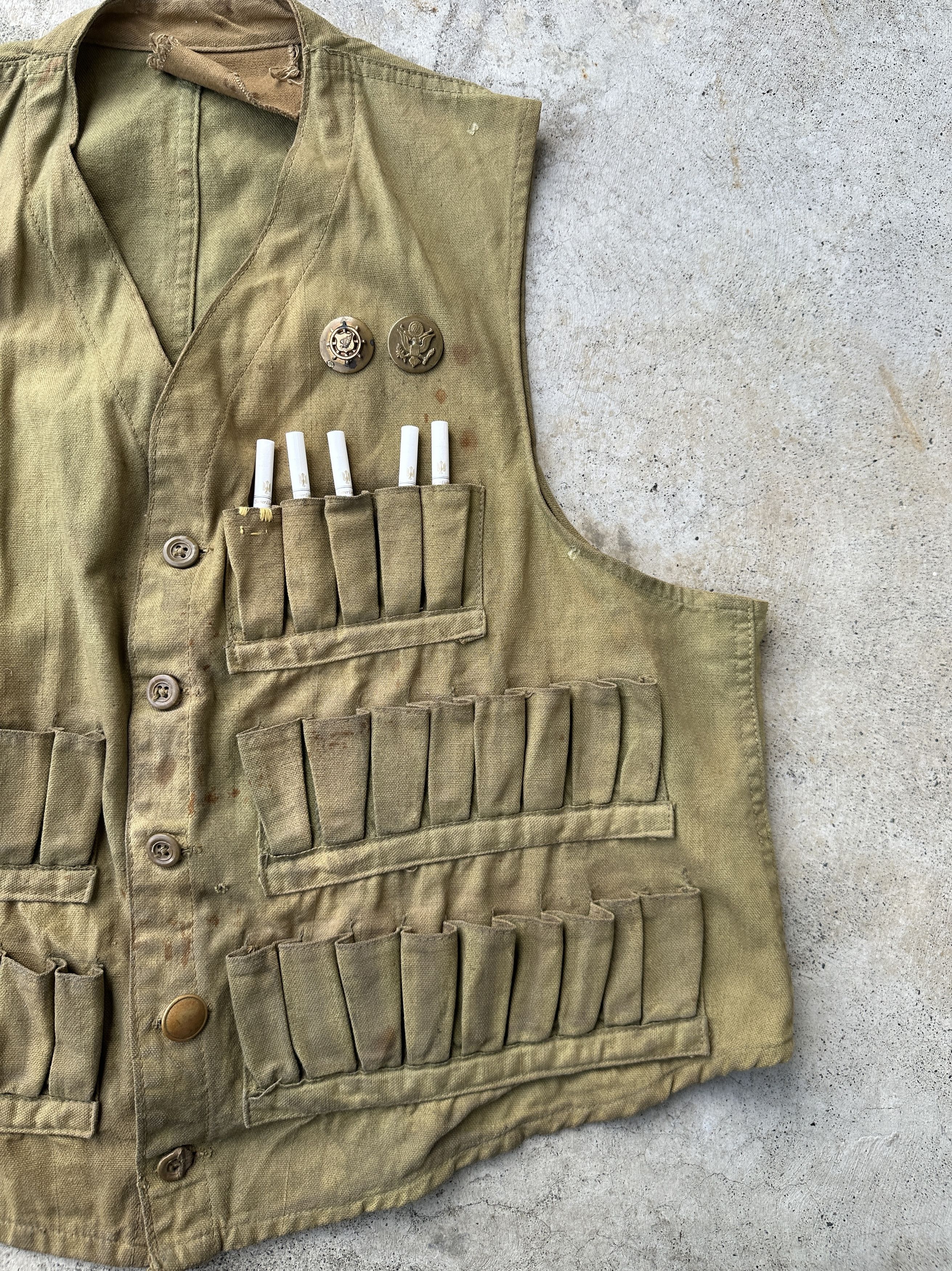 Vintage 1930s Trashed dirty Duck hunting Vest tiger camo bucket Size US M / EU 48-50 / 2 - 7 Thumbnail