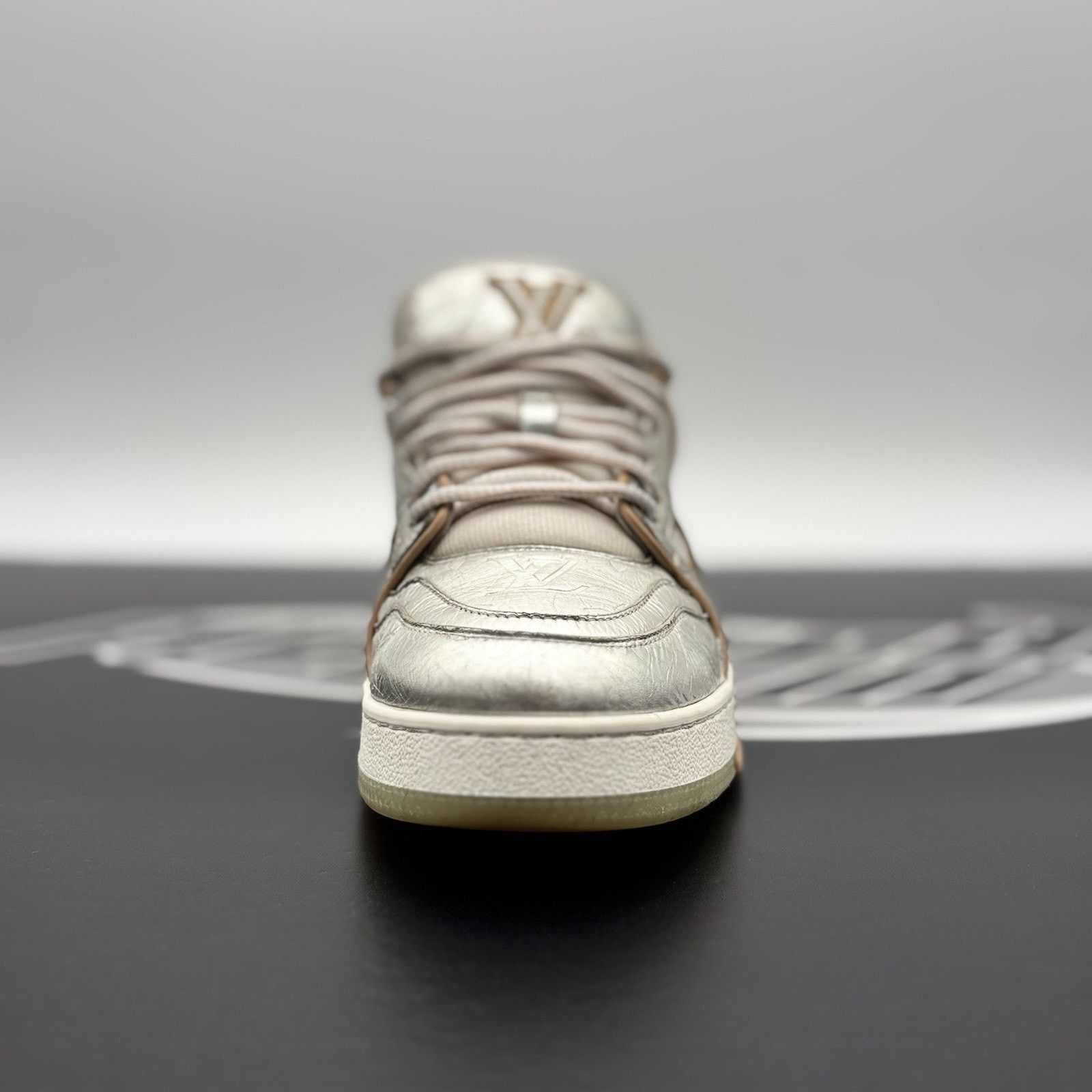 Louis Vuitton (7-7.5 US) Louis Vuitton Trainer ' Metallic, Beige ' Size US 7 / EU 40 - 15 Thumbnail