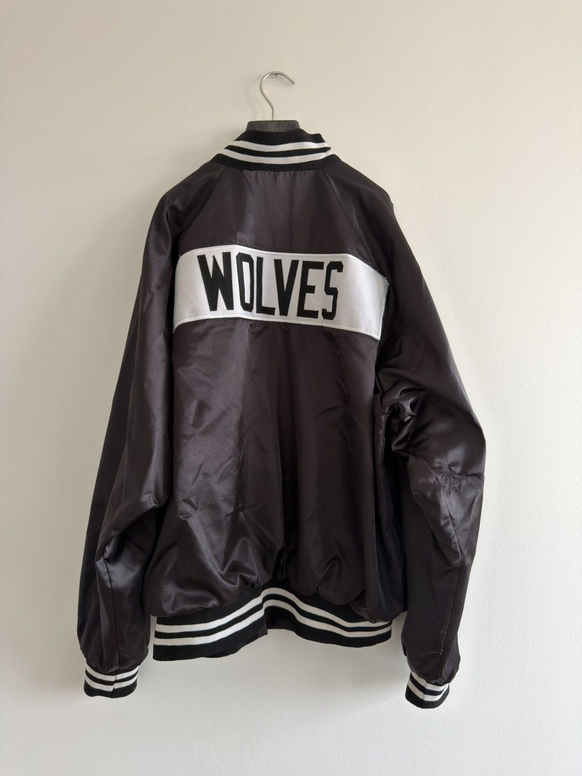 Darc Sport *RARE* OG DARC SPORT WOLVES BODYBUILDING FITNESS BOMBER Size US L / EU 52-54 / 3 - 8 Thumbnail